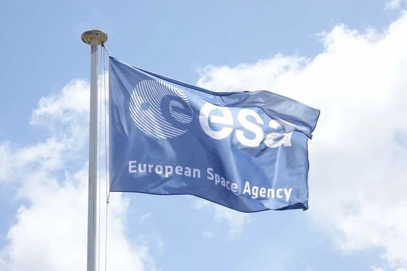 FILE PHOTO: A flag with the logo of the European Space Agency (ESA) flutters in the wind on the premises of the Kourou space station in French Guiana. (zu dpa: «European Space Agency's 'Smile' mission set to start») Janne Kieselbach/dpa
