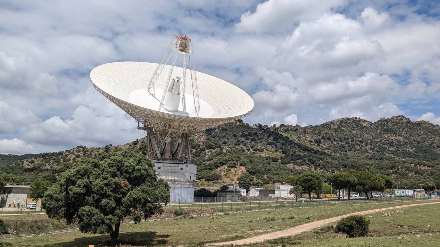 A radio burst traveled 10 billion years before reaching Earth, and the newly detected FRB acts like a time capsule from the early universe. Artist illustration of a fast radio burst emitting from a magnetar within a distant, young star-forming galaxy.