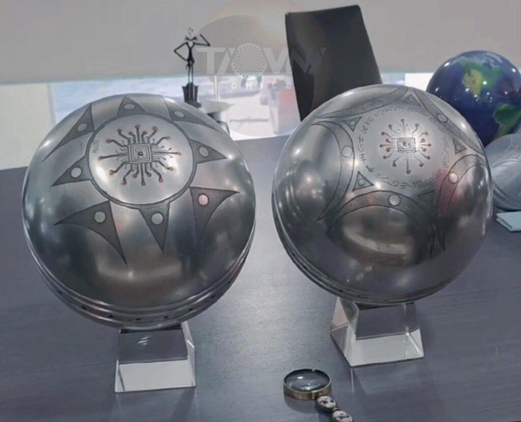 The Buga and Baldia sphere alongside each other in CDMX