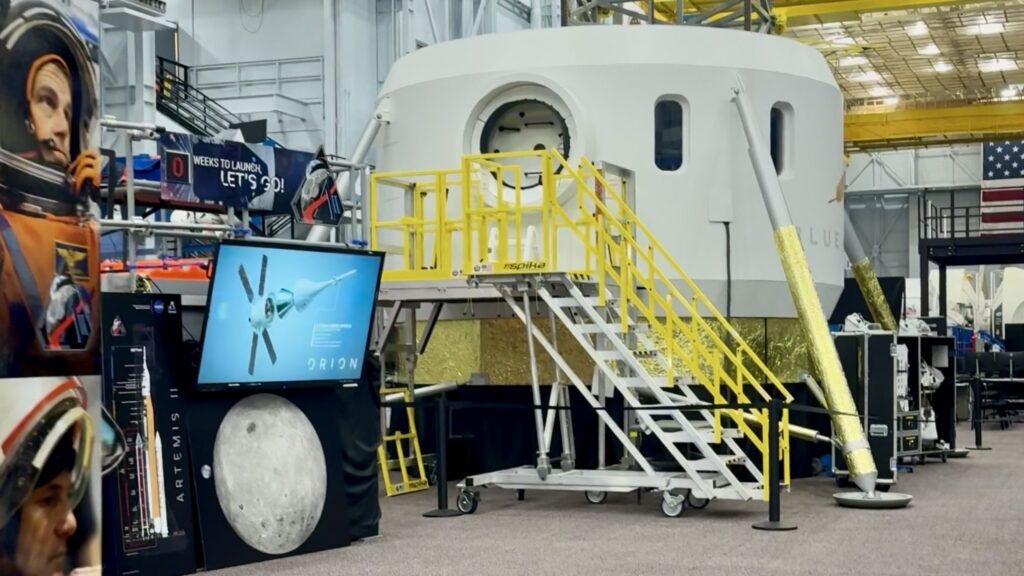Blue Origin’s lunar lander mockup is ready for NASA Artemis astronaut training Blue Origin's lunar lander mockup is ready for NASA Artemis astronaut training