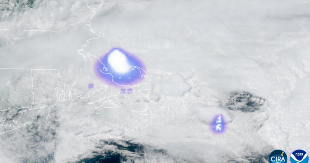 Meteor explodes off coast of Massachusetts, causing loud boom hjlmrtyxuamcvnp.jpg