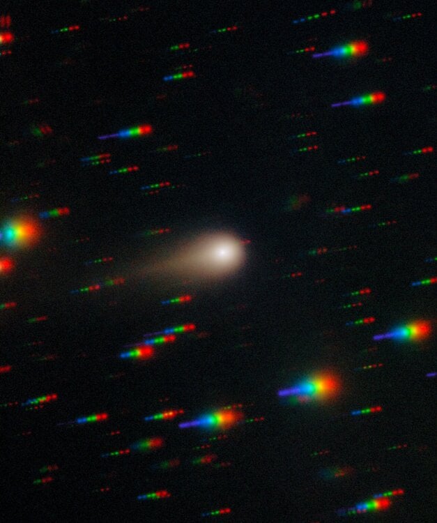 The Gemini South Telescope takes pictures of comet 3I/ATLAS with four colored filters