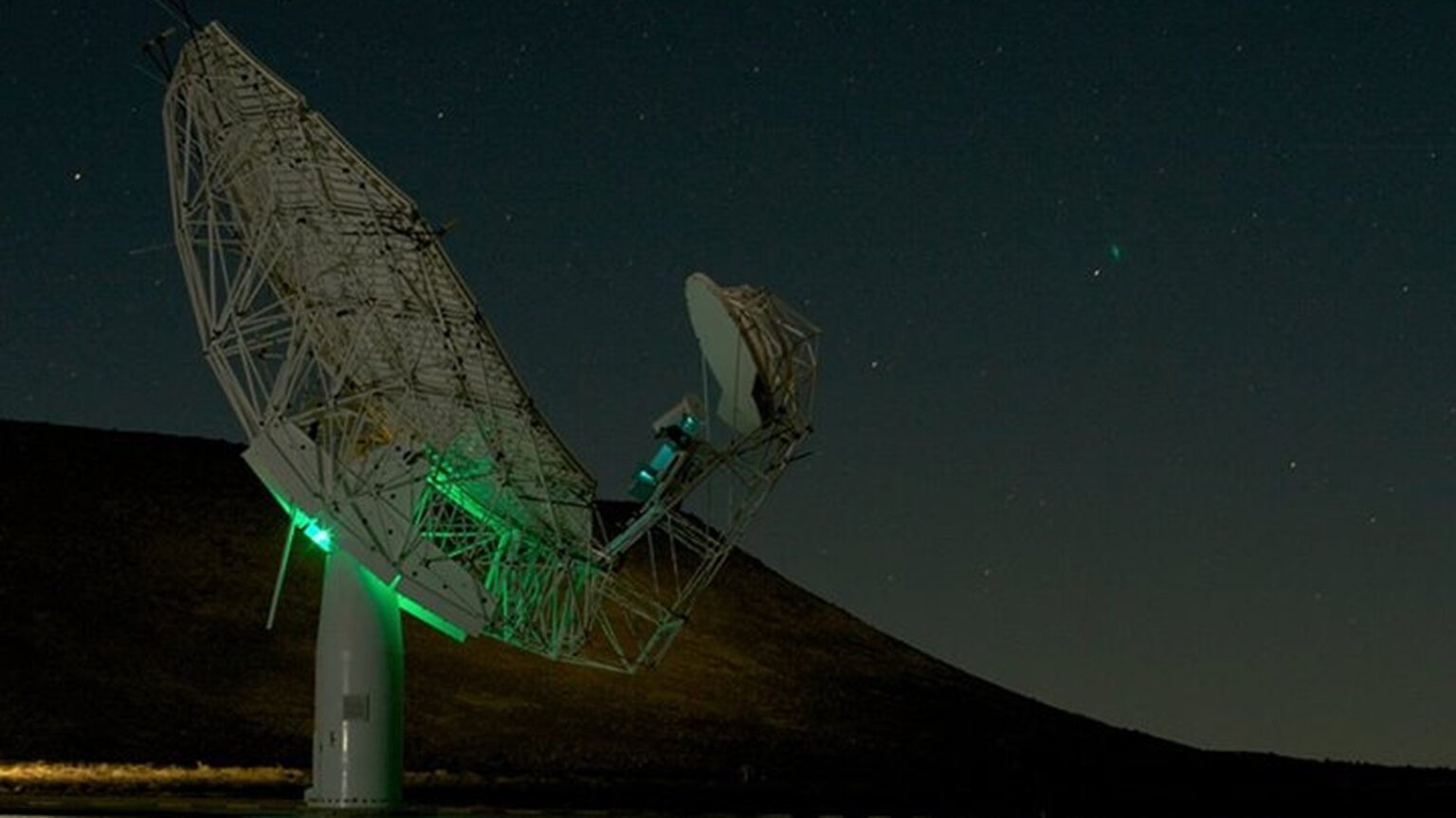 At 8 Billion Light Years Away, This Laser Just Set Records At 8 Billion Light Years Away, This Laser Just Set Records