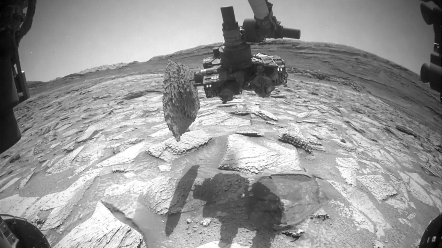 NASA’s Curiosity rover accidentally pulled a rock out of Mars NASA’s Curiosity rover accidentally pulled a rock out of Mars