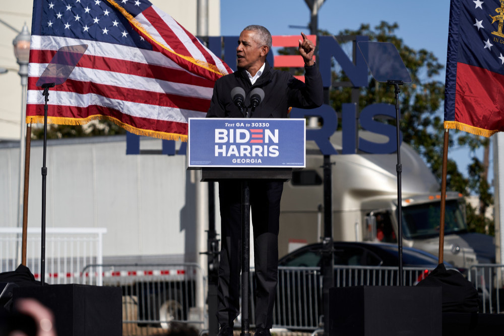 Barack Obama has dismissed claims that the truth about aliens is being hidden by US politicians