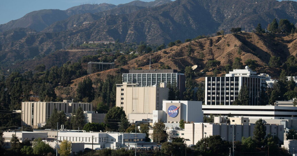 Caltech could lose management of JPL when contract is opened to competitive bidding