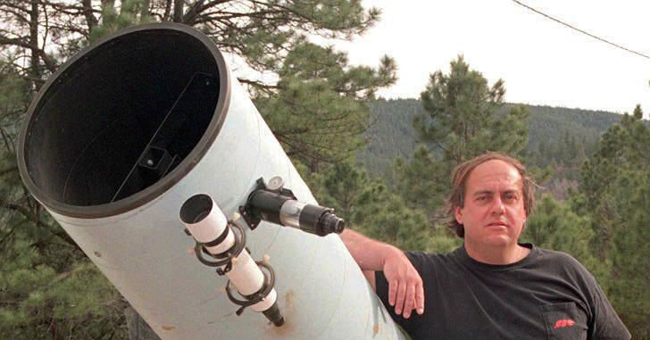 Alan Hale, Sky Watcher Who Created a Comet Sensation, Dies at 68 Alan Hale, Sky Watcher Who Created a Comet Sensation, Dies at 68