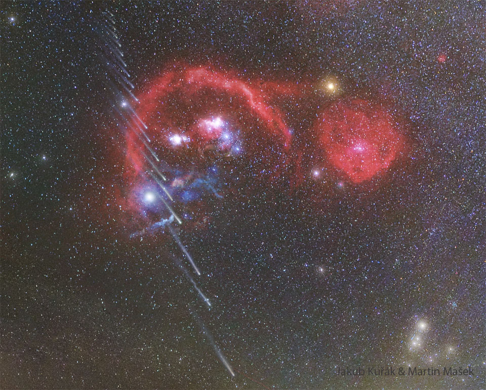 APOD: 2026 June 8 – Comet R3 PanSTARRS Through Time A starfield shows many red nebulas near the center.
Running vertically up the left side are about 20 images of a
comet, with the head towards the image bottom. Successively
higher images of the comet show successively shorter
tails.
Please see the explanation for more detailed information.