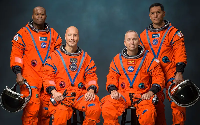 Italy Skips Crew Allocation Queue Thanks to Astronaut’s Test Pilot Experience ESA astronaut Luca Parmitano's experience as a test pilot was a decisive factor in his selection for the Artemis III crew.