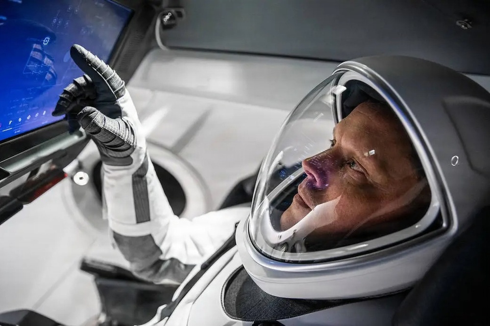 Air Force test pilot tapped as ‘ultimate wingman’ for Artemis III