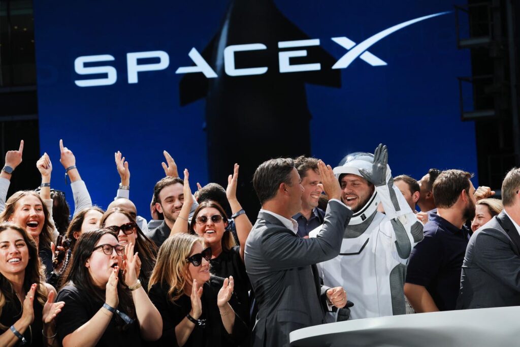 SpaceX Passes Amazon As Fifth-Largest Company—Surges Another 10%