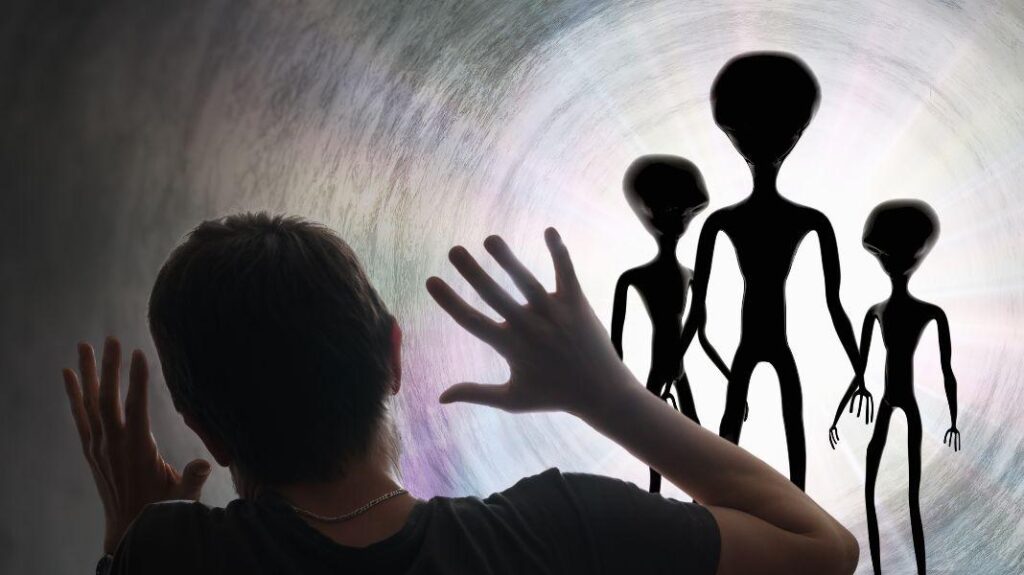 Emily Blunt Studied Real Alien Abduction Stories for Spielberg’s New UFO Film Emily Blunt Studied Real Alien Abduction Stories for Spielberg’s New UFO Film