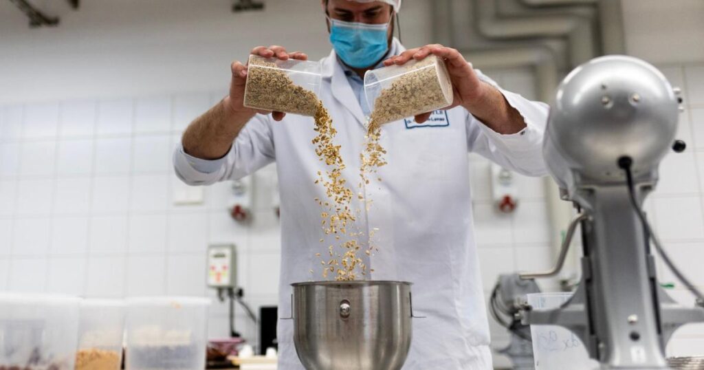 Tate & Lyle agrees £2.7bn takeover by US rival Tate & Lyle agrees £2.7bn takeover by US rival