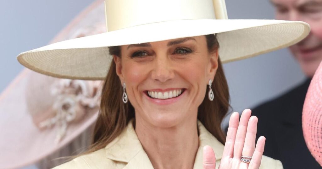 Kate’s smile for William during Garter Day procession Kate’s smile for William during Garter Day procession