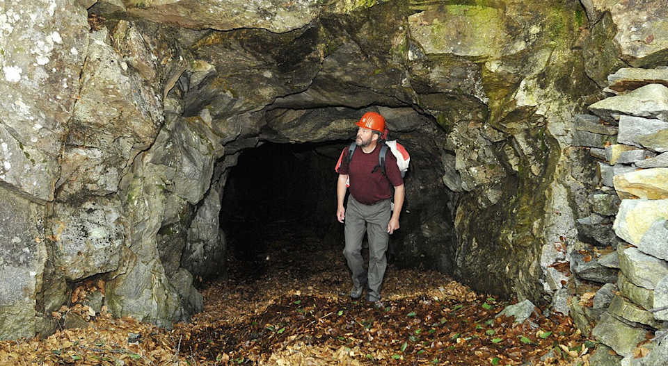Miner underground in a gold mine ©Rolf Gruber