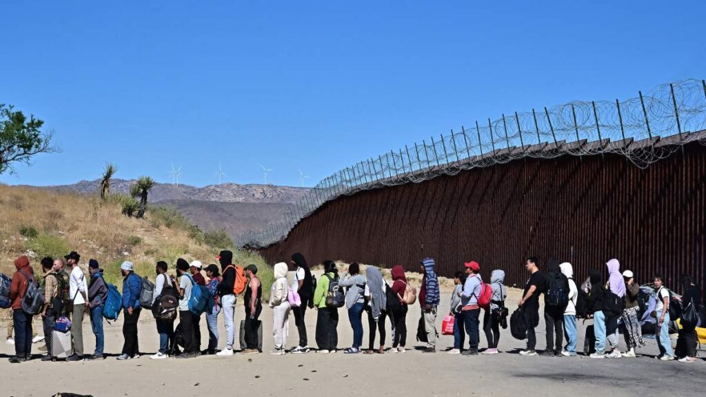 Trump Has Zero Illegal Alien Releases for 13 Consecutive Months | News Radio 1200 WOAI Trump Has Zero Illegal Alien Releases for 13 Consecutive Months