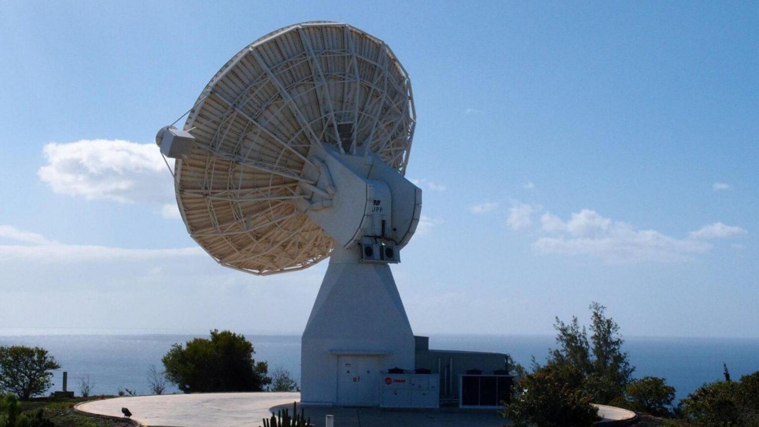INTA promotes new triband antenna in Maspalomas for space communications INTA promotes new triband antenna in Maspalomas for space communications