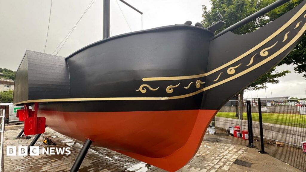 New replica unveiled of the Clydebuilt ship that changed the world Barack Obama making a speech