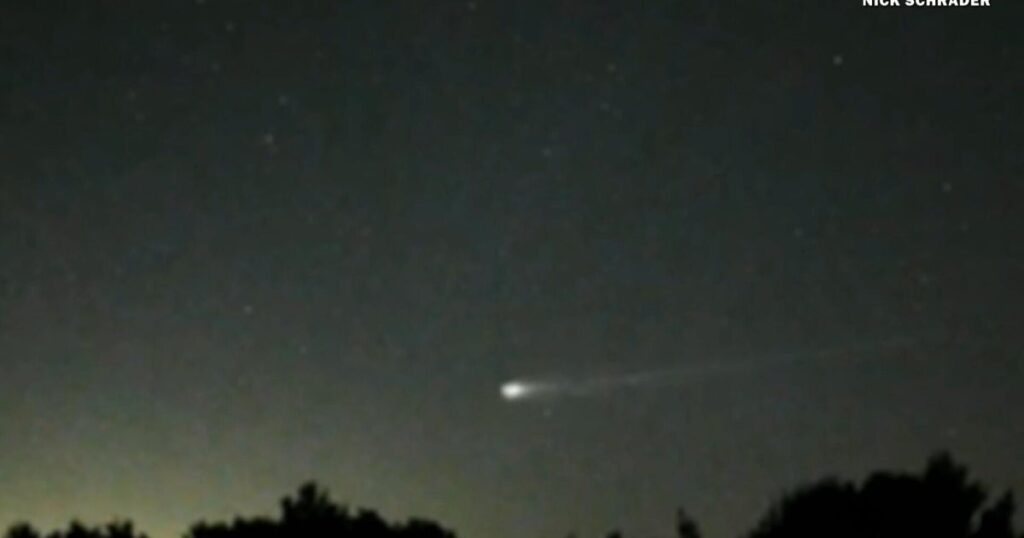 Meteor lights up southern Michigan as it burns through Earth's atmosphere - CBS News
