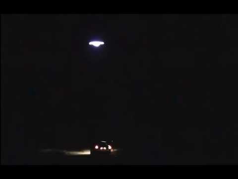 Man sees light coming his way, vacates his car and keeps Filming as UFO scans his vehicle