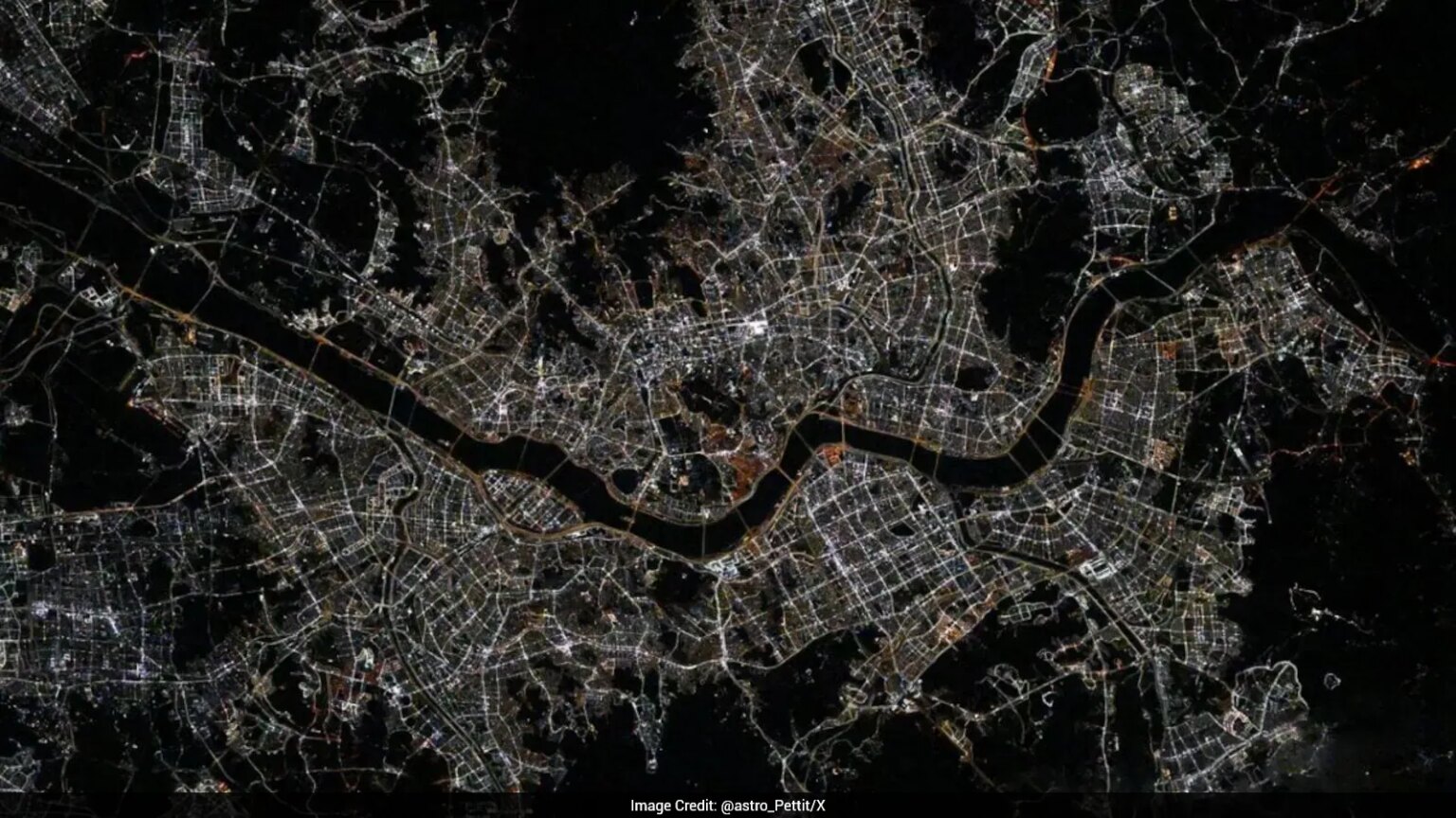 NASA Astronaut Shares Breathtaking View Of A City Glowing In The Dark From Space NASA Astronaut Shares Breathtaking View Of A City Glowing In The Dark From Space