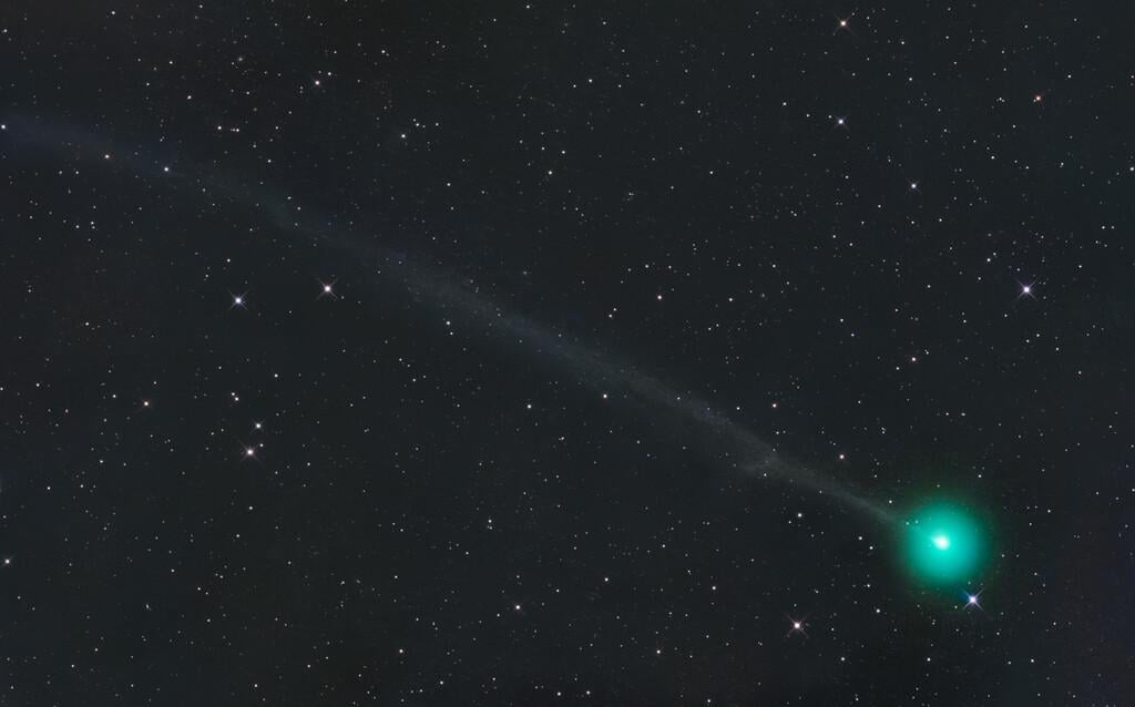 Catch Comet 220P McNaught in Outburst Comet 220/P McNaught, shortly after outburst. Credit: Gerald Rhemann.