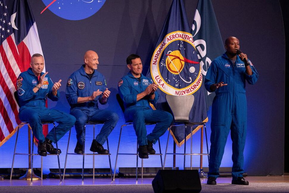 Factbox-NASA’s Artemis III Crew: a Test Pilot, an Italian, a Record-Holder and a First-Timer Factbox-NASA's Artemis III Crew: a Test Pilot, an Italian, a Record-Holder and a First-Timer